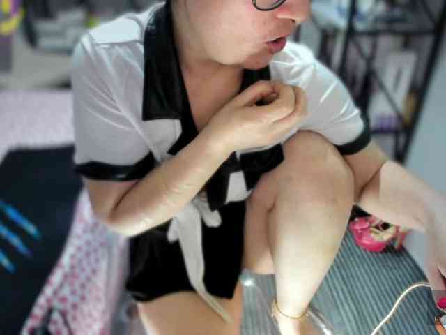 Bisexyeliz35 webcam