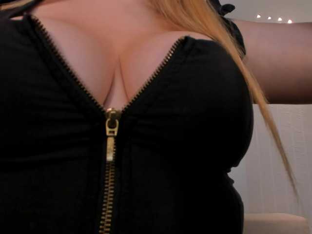 BellaRose's BongaCams show and profile