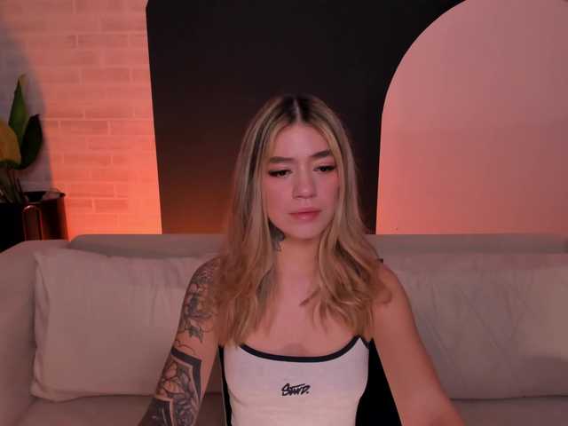 ViolettHansson live cam on BongaCams