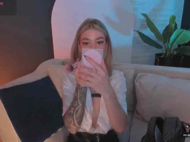 ViolettHansson webcam