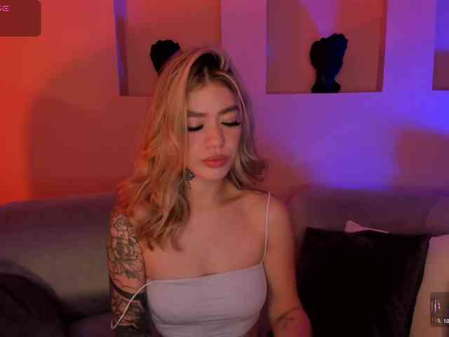 ViolettHansson webcam