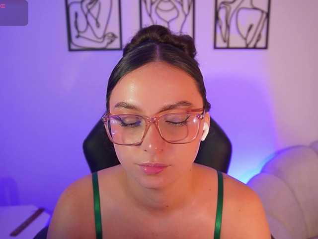 AliceHarper1 live cam preview
