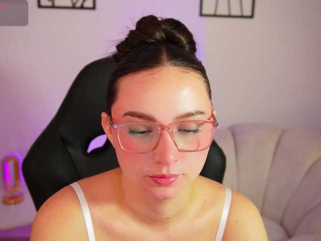 AliceHarper1 live cam on BongaCams
