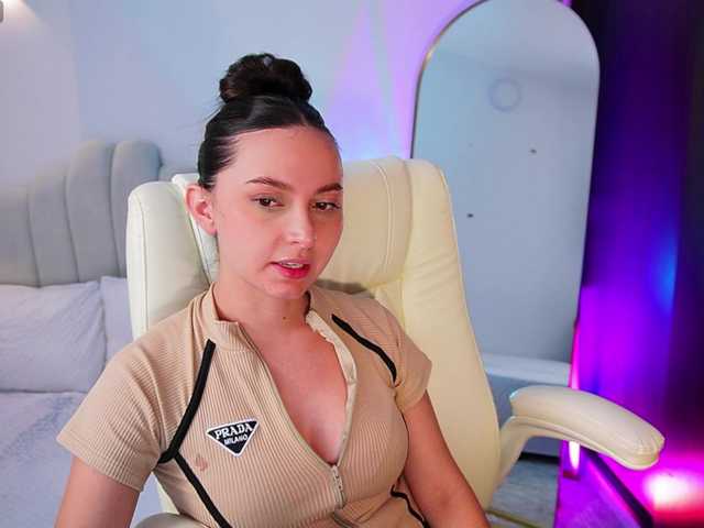 AliceHarper1 live cam on BongaCams