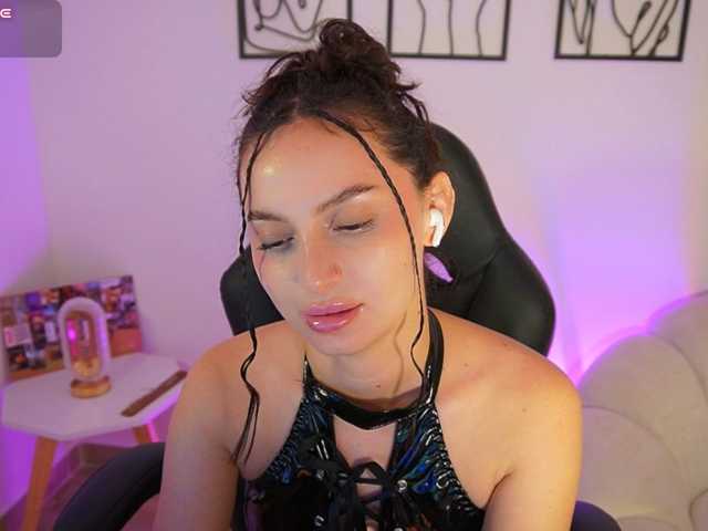 AliceHarper1 live cam on BongaCams