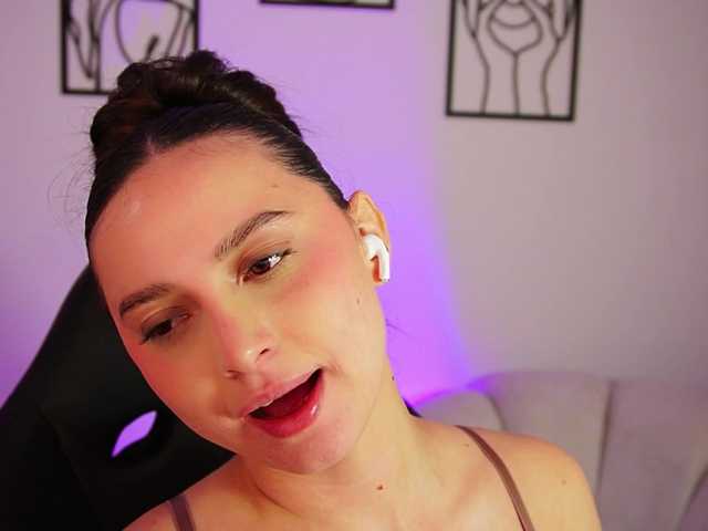 AliceHarper1 live webcam show