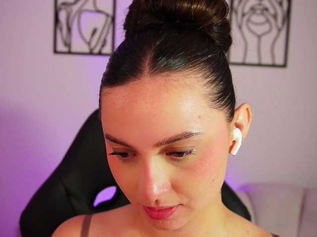 AliceHarper1 live cam on BongaCams