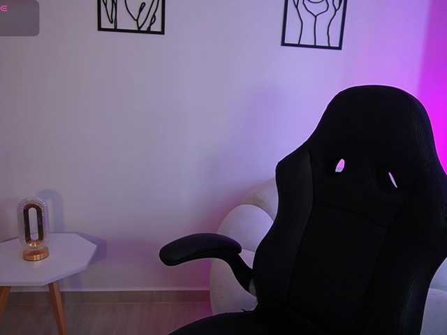 AliceHarper1 live cam on BongaCams