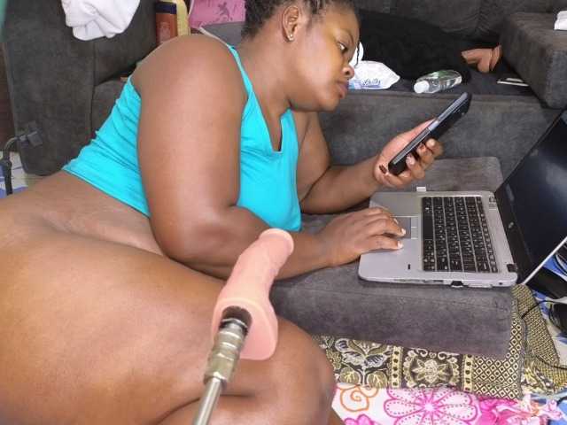 BigAssRaW live cam on BongaCams