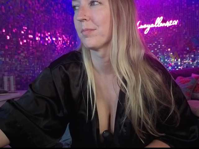 lucyallen4201 live cam on BongaCams