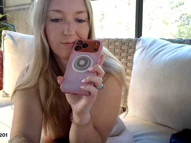 lucyallen4201 live cam on BongaCams