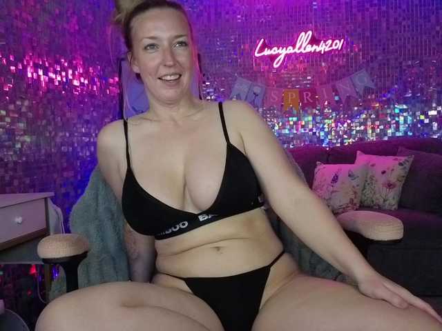 lucyallen4201's BongaCams show and profile