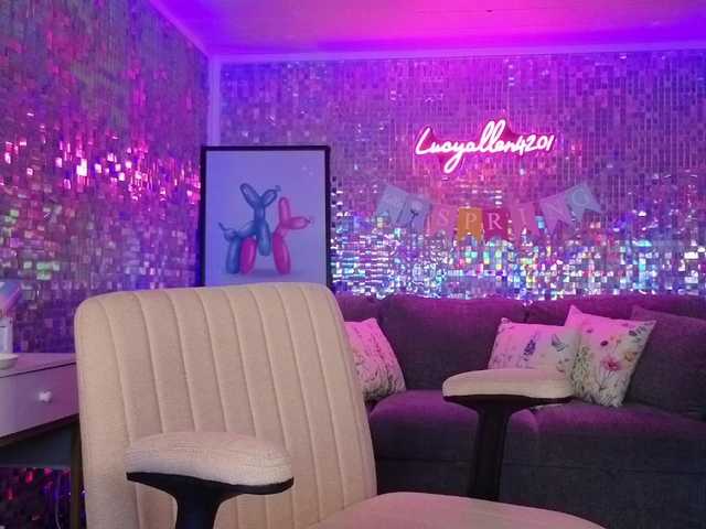 lucyallen4201's BongaCams show and profile