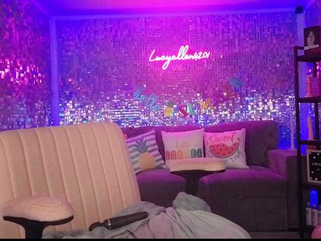 lucyallen4201 live cam on BongaCams