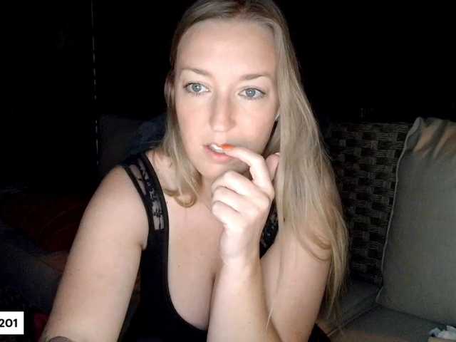 lucyallen4201 live cam on BongaCams