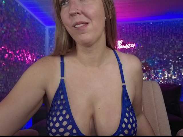 lucyallen4201 live cam on BongaCams