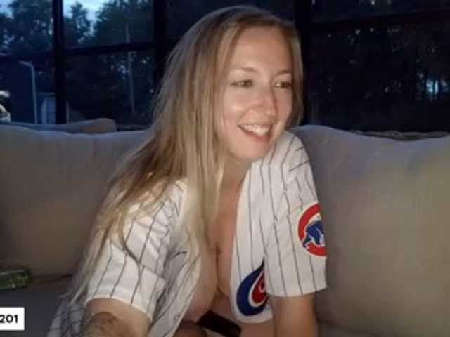 lucyallen4201 live cam on BongaCams
