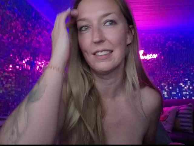 lucyallen4201 webcam