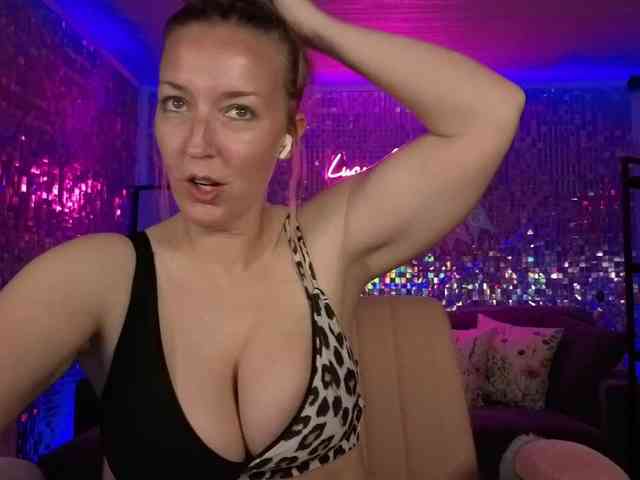 lucyallen4201 webcam