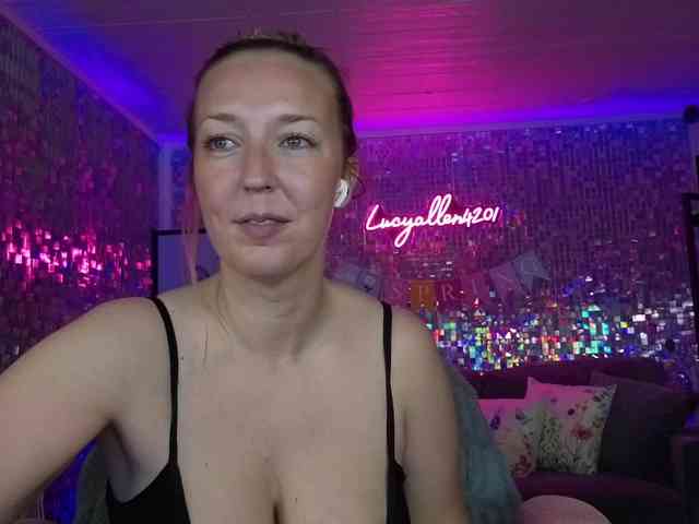 lucyallen4201 webcam