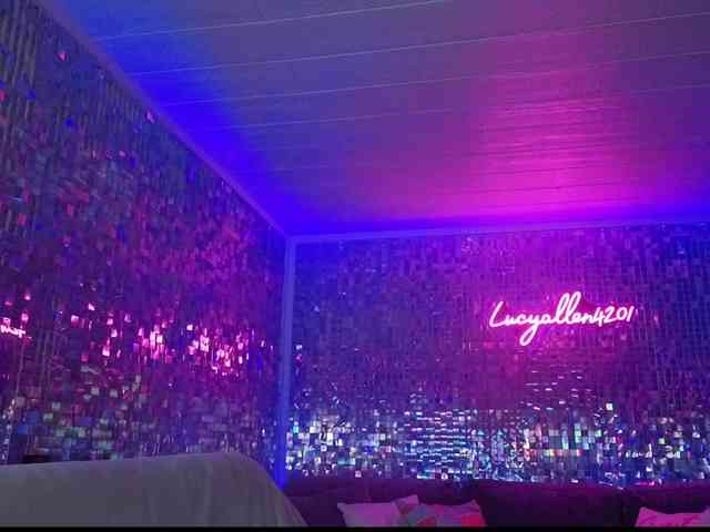 lucyallen4201 webcam