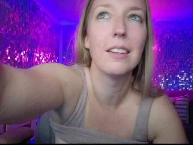 lucyallen4201 webcam