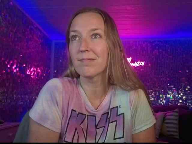lucyallen4201 webcam
