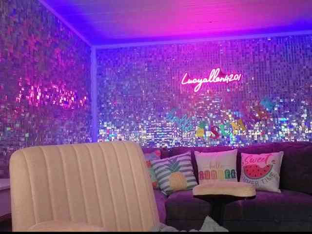 lucyallen4201 webcam