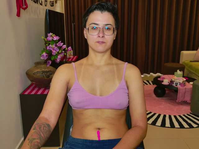 Sashanotfound live cam on BongaCams