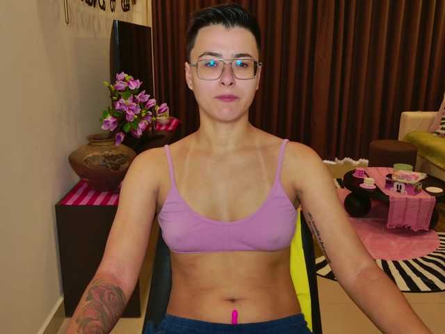 Sashanotfound live cam on BongaCams