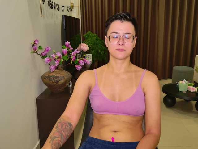 Sashanotfound live cam on BongaCams