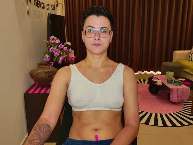 Sashanotfound live cam on BongaCams