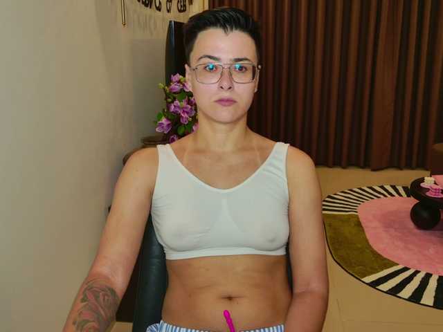 Sashanotfound live cam on BongaCams