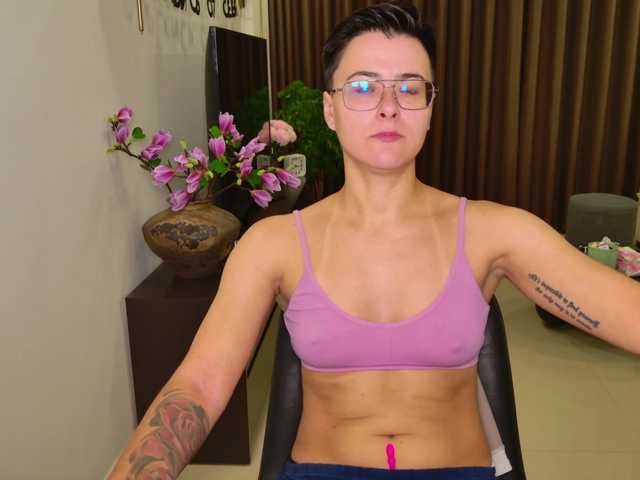 Sashanotfound live cam on BongaCams