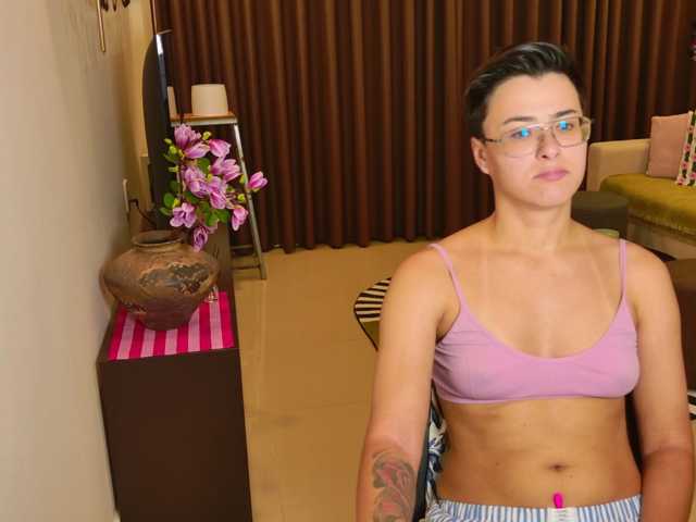 Sashanotfound live cam preview