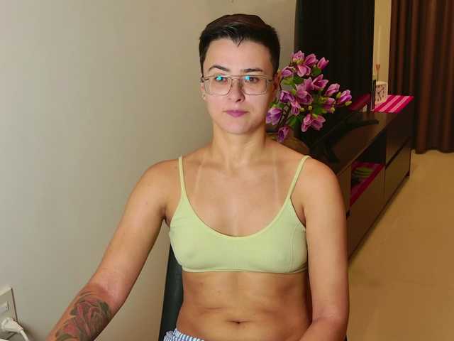 Sashanotfound live cam on BongaCams