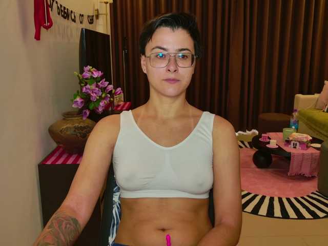 Sashanotfound live cam on BongaCams