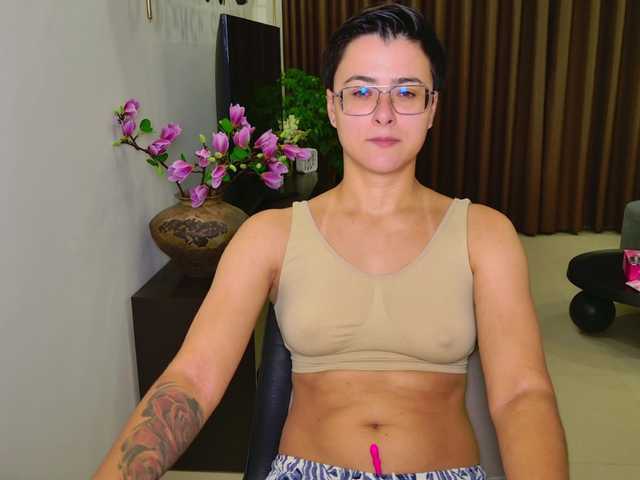 Sashanotfound live cam on BongaCams