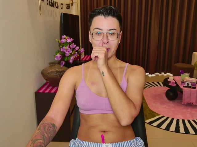 Sashanotfound live cam on BongaCams