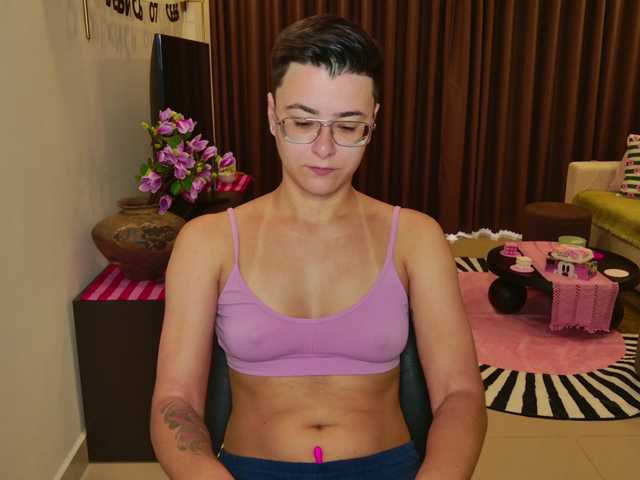 Sashanotfound live cam on BongaCams