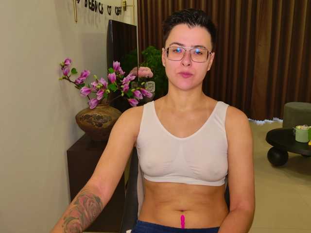 Sashanotfound live cam on BongaCams