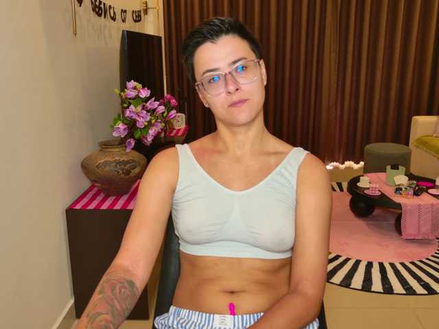 Sashanotfound live cam on BongaCams