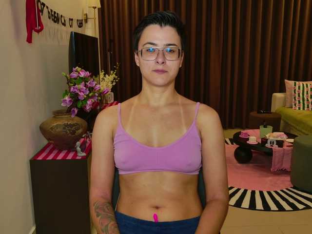 Sashanotfound live cam on BongaCams