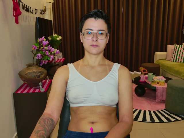 Sashanotfound live cam on BongaCams