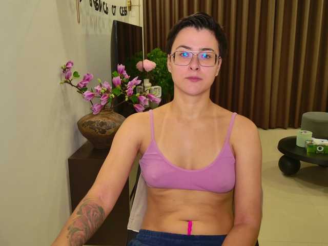 Sashanotfound live cam on BongaCams