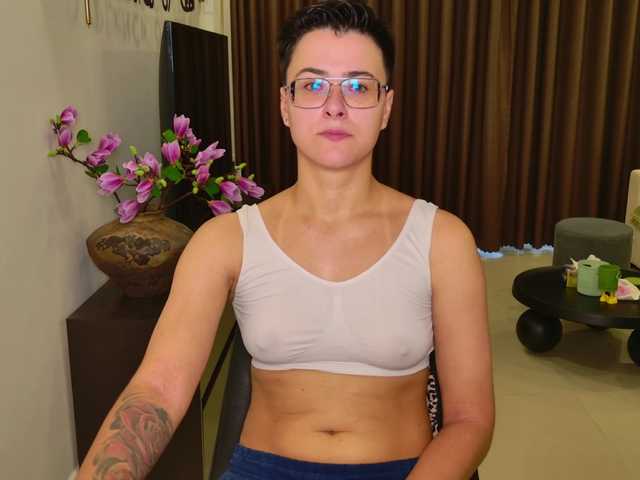 Sashanotfound live cam on BongaCams