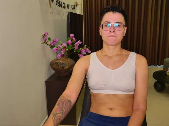 Sashanotfound live cam on BongaCams
