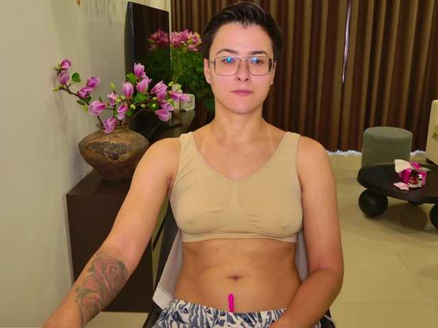Sashanotfound live cam on BongaCams