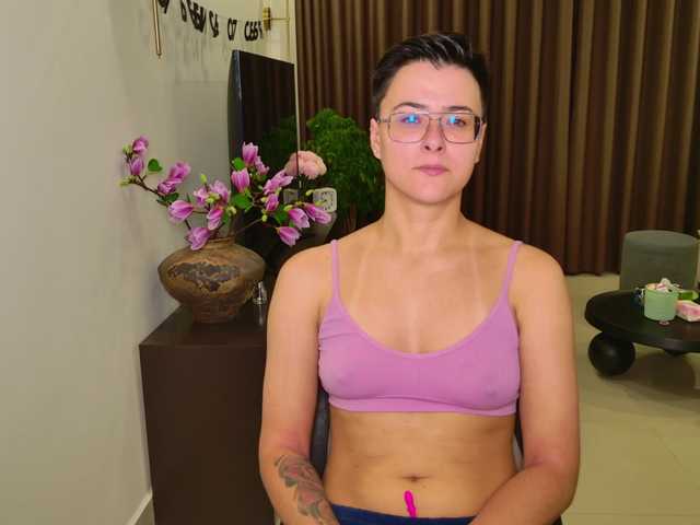 Sashanotfound live cam on BongaCams