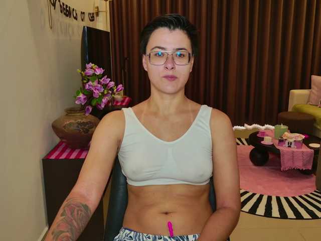 Sashanotfound live cam on BongaCams